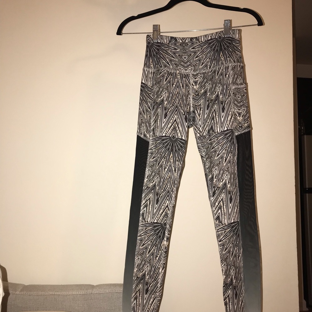 XS Women’s leggings, w phone pocket & tags